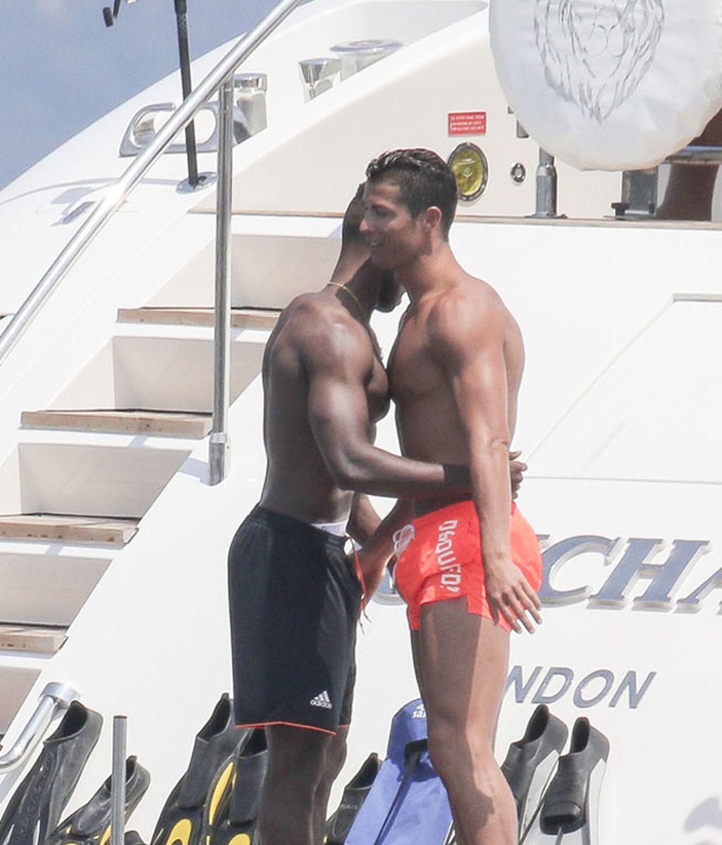 Cristiano Ronaldo se divierte con sus amigos en Saint Tropez Cristiano Ronaldo se divierte con sus amigos en Saint Tropez