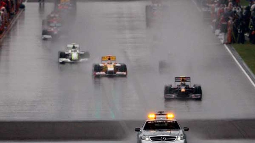 Vettel tras el coche de seguridad