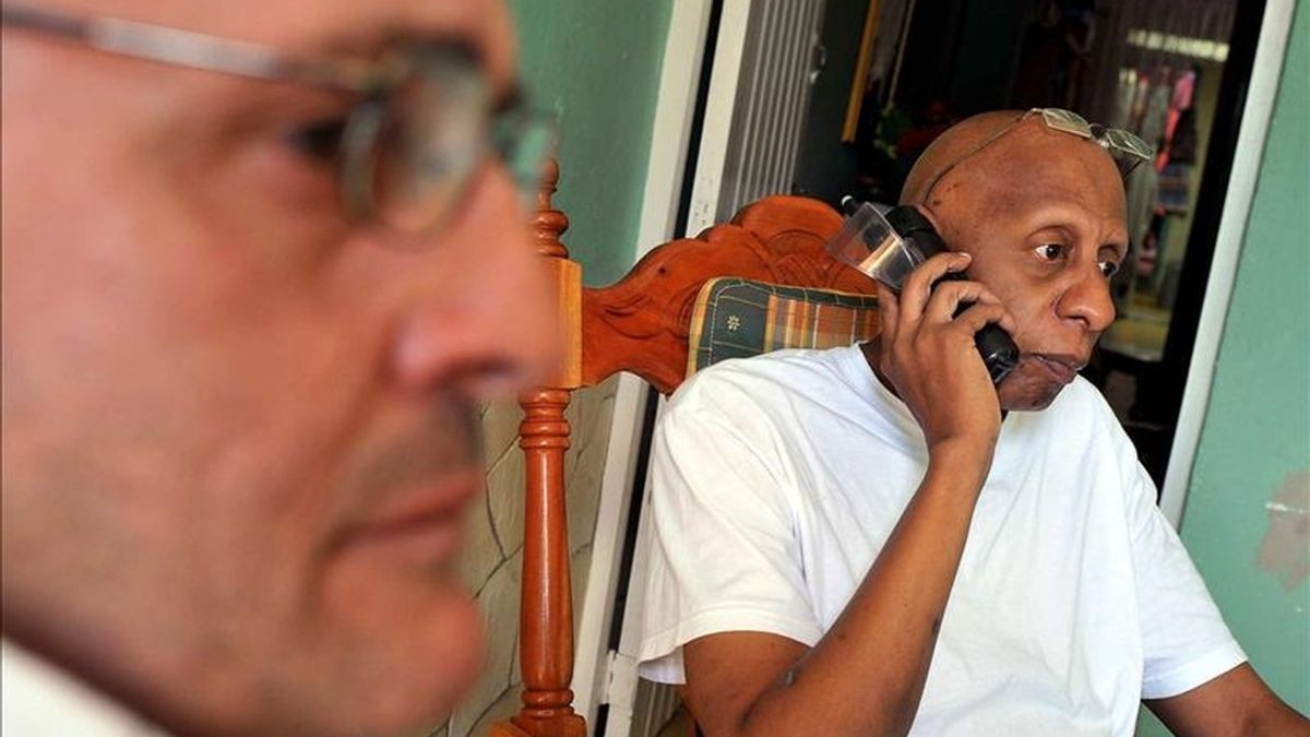 El opositor cubano Guillermo Fariñas fue arrestado y liberado por tercera vez desde el pasado miércoles 26 de enero. EFE