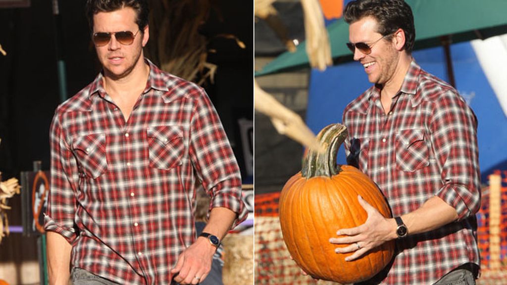 Hayes MacArthur, muy feliz con su calabaza gigante