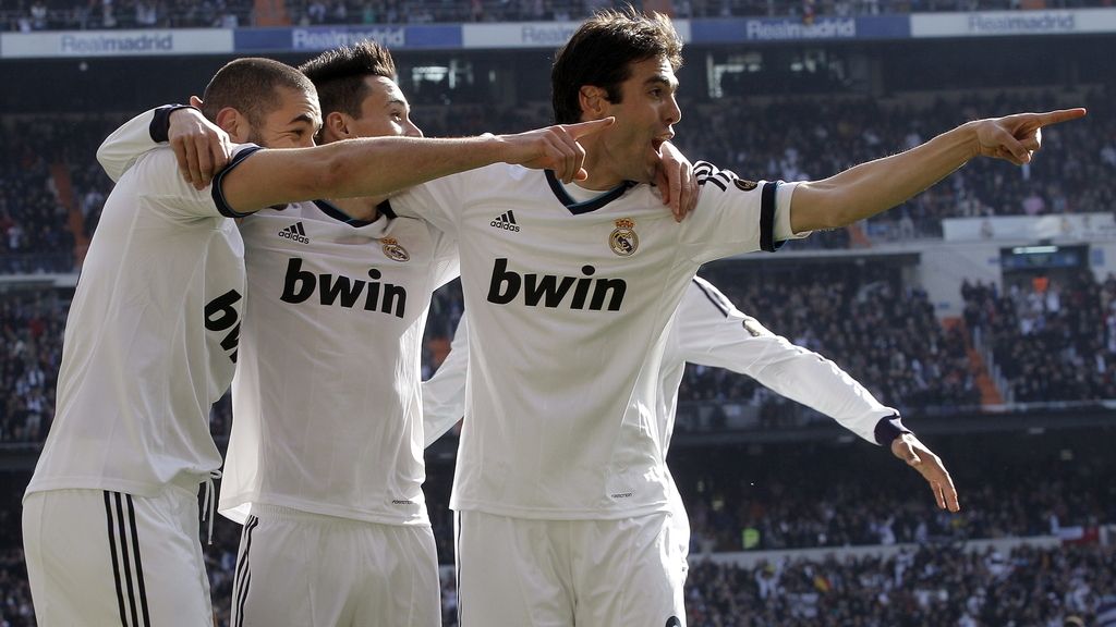 Jugadores del Real Madrid celebran el gol de Benzema