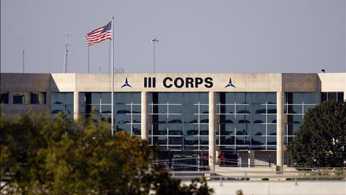 Vista de un edificio del puesto militar Fort Hood. Los mandos que dirigen la base de Fort Hood, recomendaron a los soldados afectados mental y emocionalmente por el ataque del jueves que "busquen apoyo y ayuda". EFE/Archivo