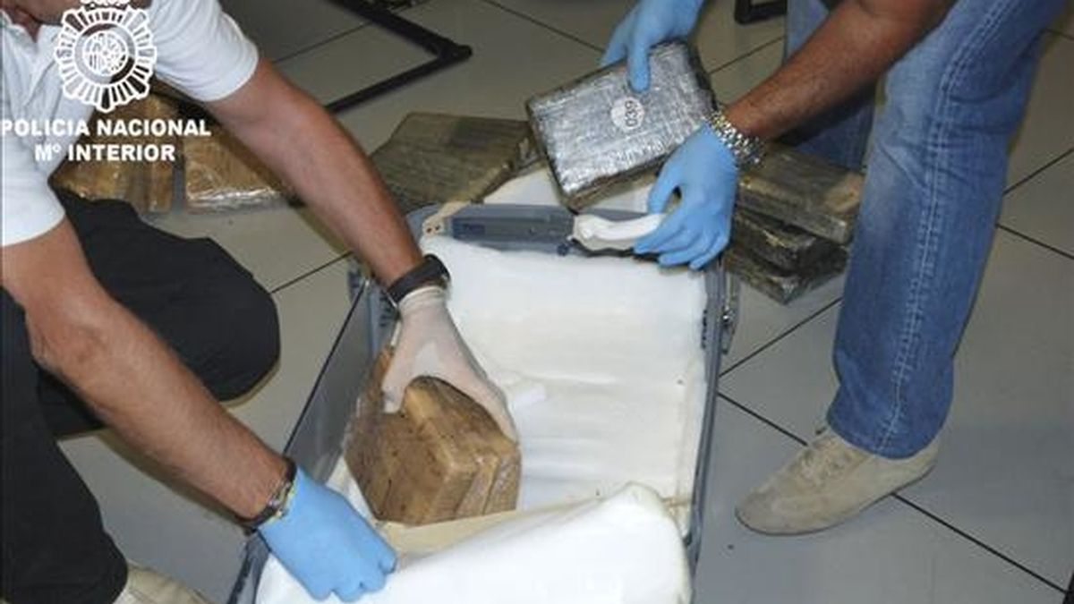 Cocaína incautada por agentes de la Policía Nacional
en el aeropuerto de Bilbao el pasado mes de septiembre. EFE/Archivo
