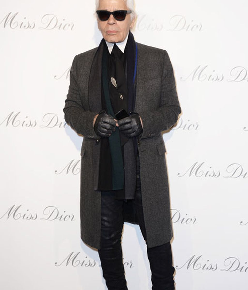 Karl Lagerfeld, icono de la moda, no faltó a la inauguración