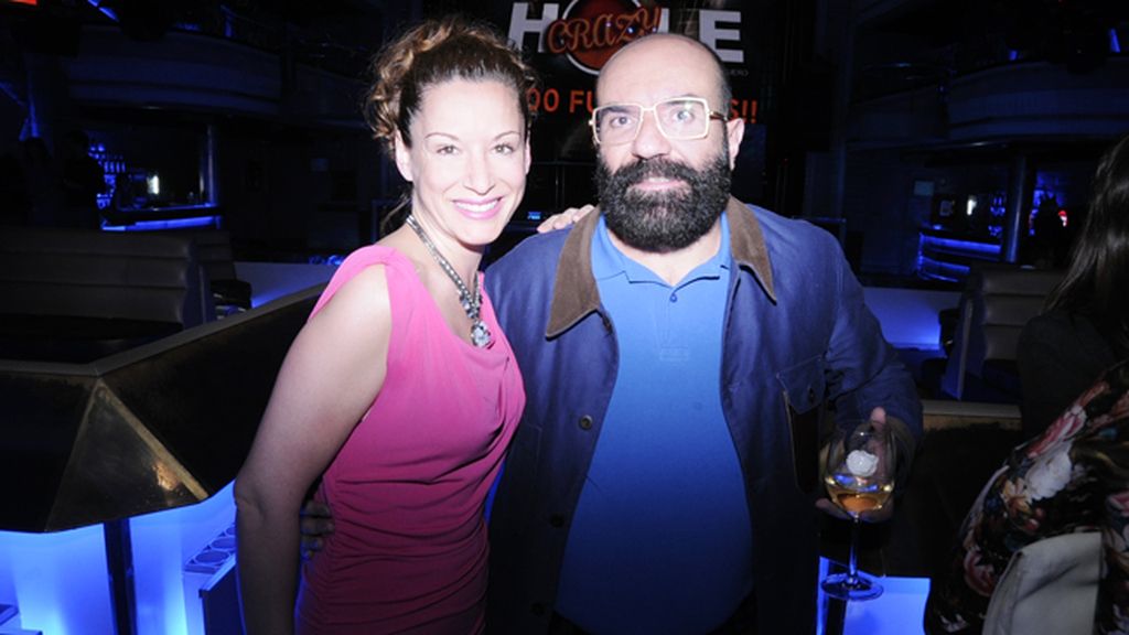 La actriz Eva Almaya junto al diseñador Paco Delgado