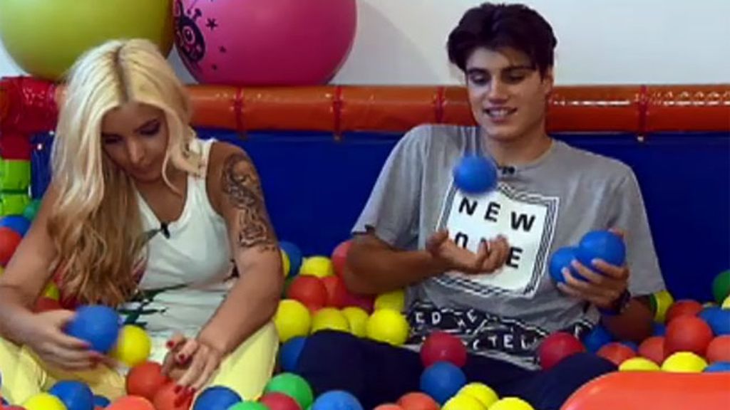 Julen besa a su tronista Laura