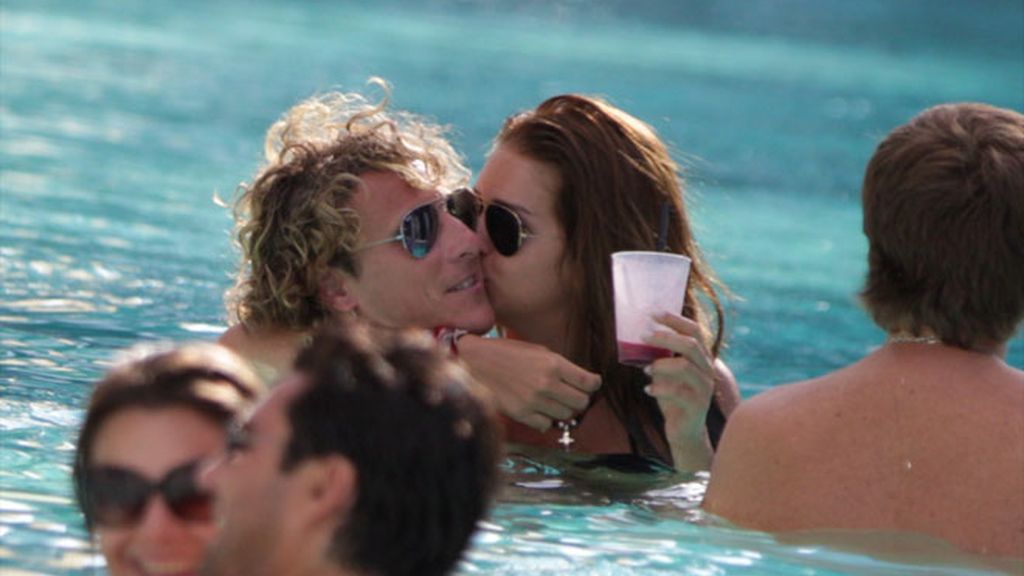 Forlán y Zaira apuran sus últimos días de soltería en playas de Miami