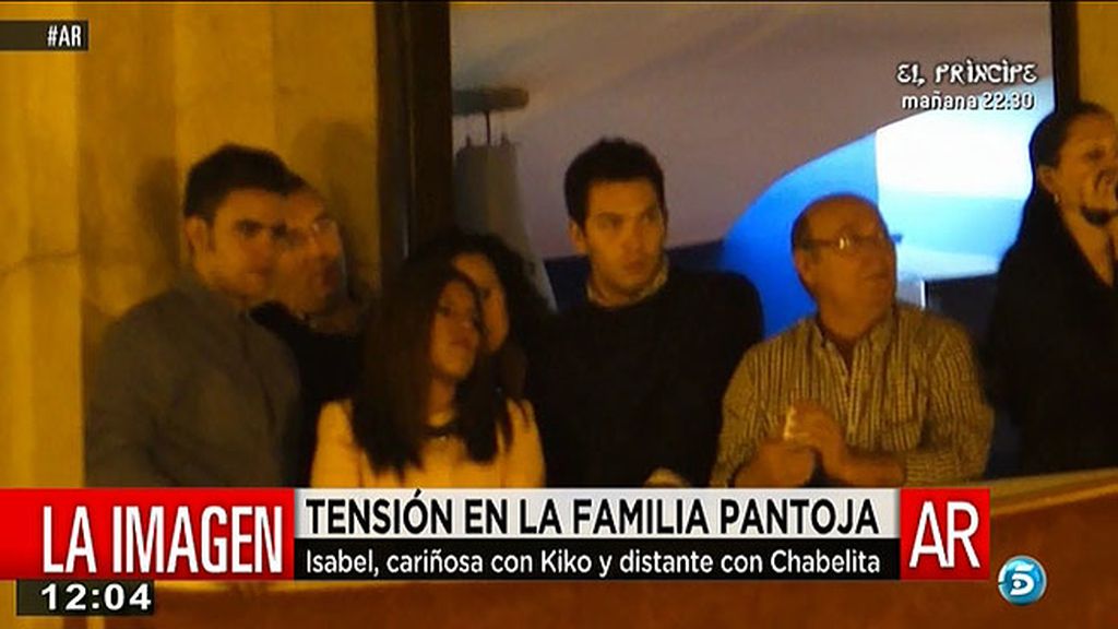 Isabel Pantoja siguió la procesión al lado de Kiko y Anabel