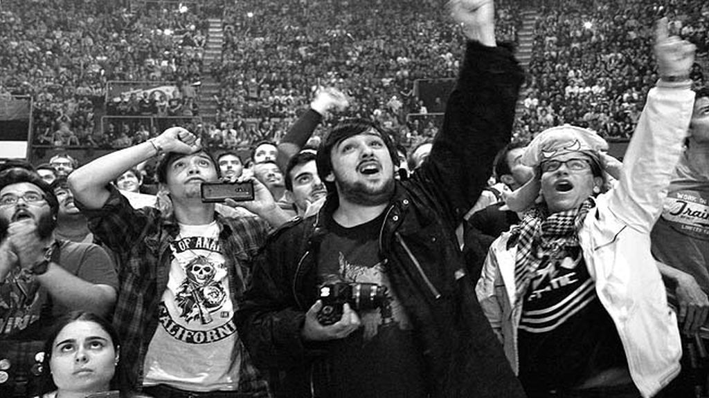 Miles de aficionados jalean a los equipos durante las finales de la 'LCS' en Madrid