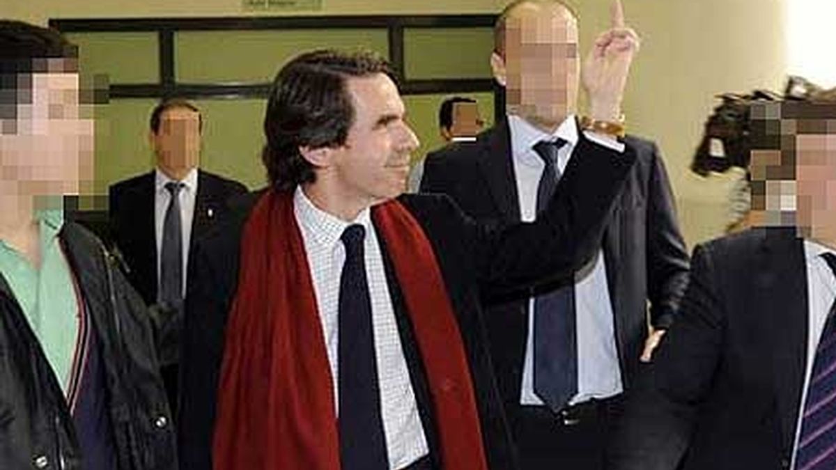 Aznar no es el único; otros políticos lo han precedido en malos modales. Foto: Reuters.