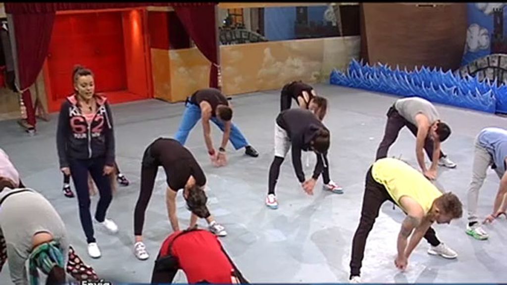 Los concursantes disimulan saber el secreto de Yessica y Anabel