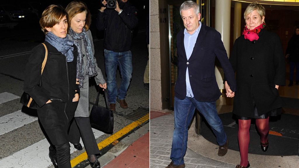 Inés Ballester, con su pareja y Natalia Figueroa, acompañada de su hija