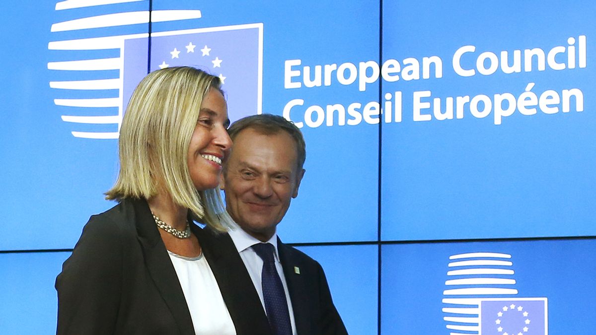 Donald Tusk y Federica Mogherini