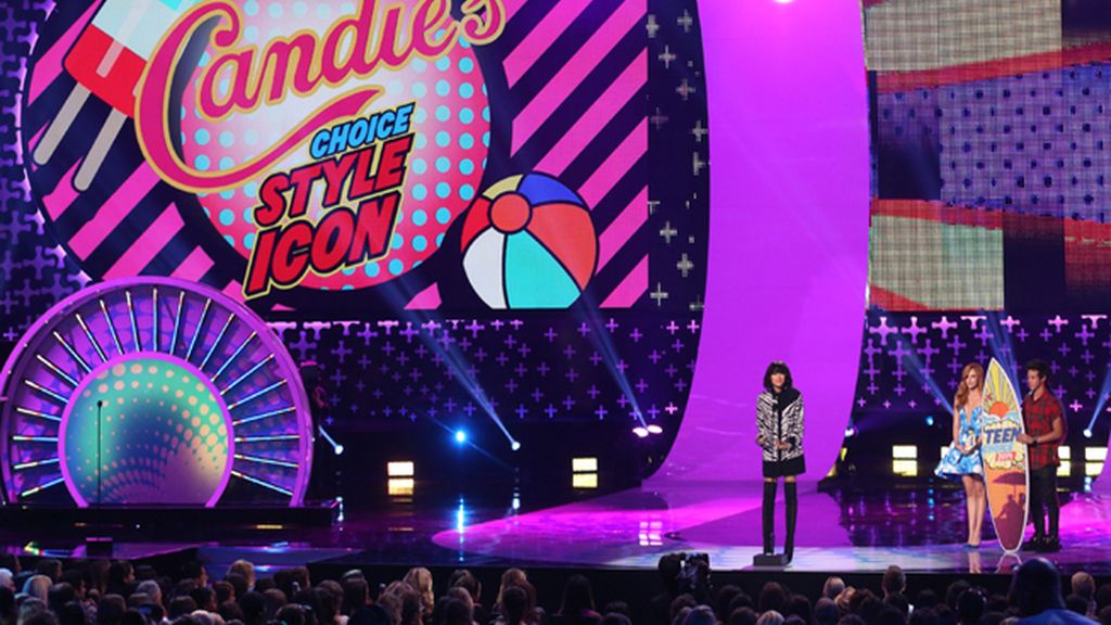 Shailene Woodley, Miley Cyrus y Selena Gomez presentes en la gala