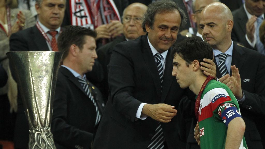 Platini consuela a Iraola