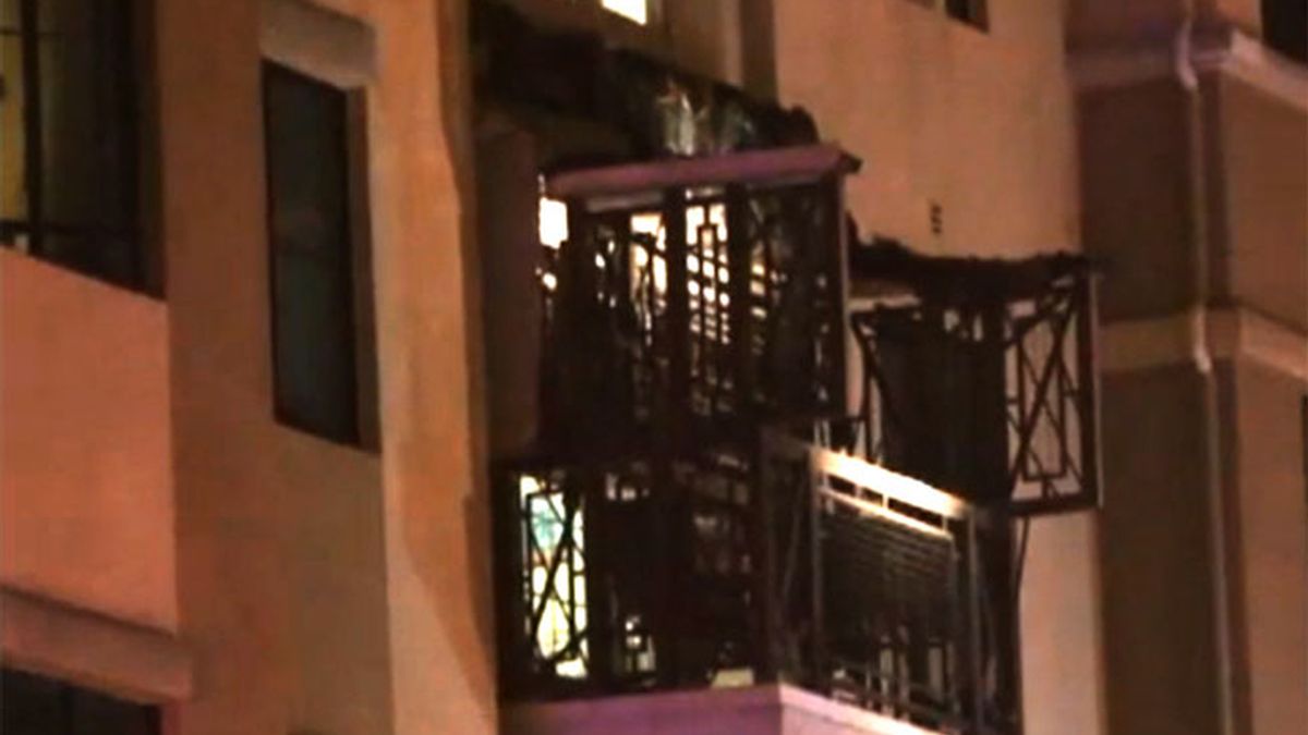 Mueren cinco personas al desplomarse un balcón en California