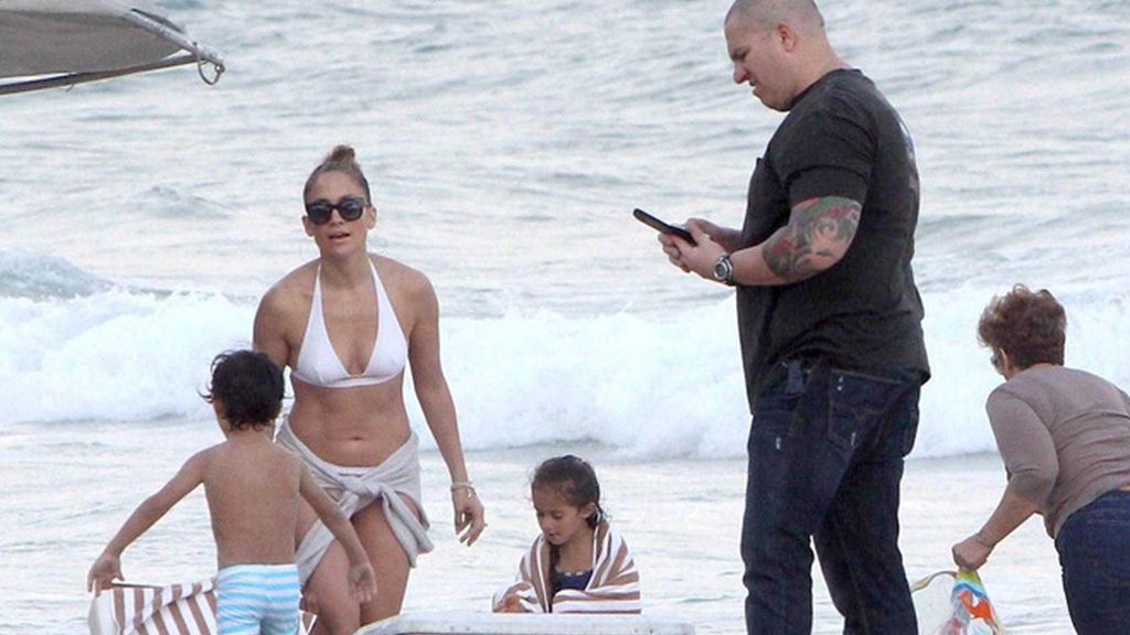 Jennifer López, Casper, el guardaespaldas y los niños, en Río de Janeiro