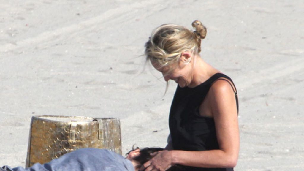 El revolcón de Sharon Stone, ¿posado o pillado?