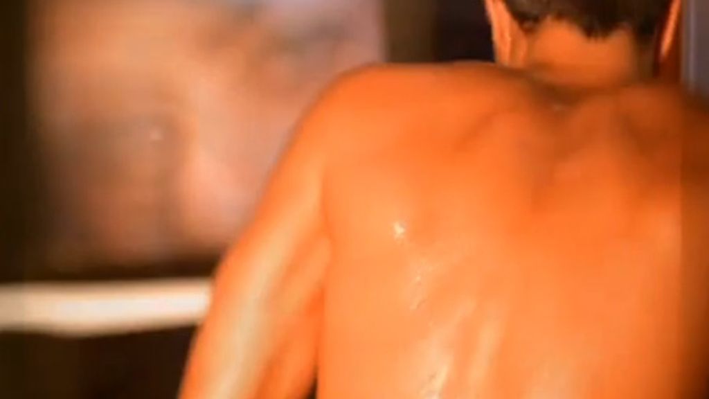 Enrique Iglesias se masturba en un vídeo censurado por MTV