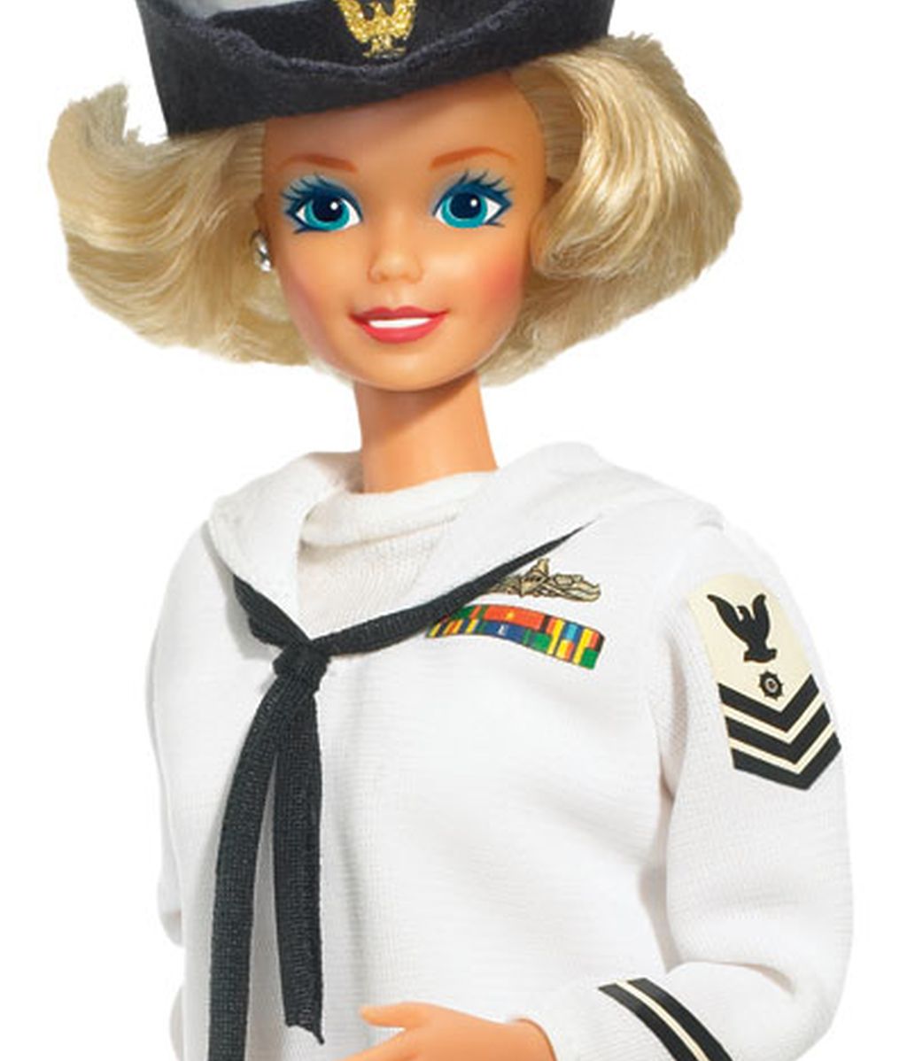 Barbie se saca las carreras de periodismo e informática