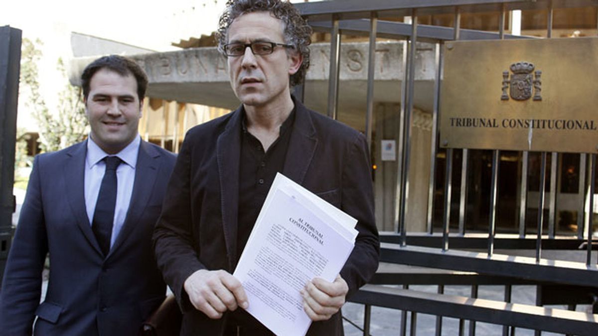 Los diputados de Amaiur Mikel Errecondo y Jon Iñarritu, a las puertas del Tribunal Constitucional