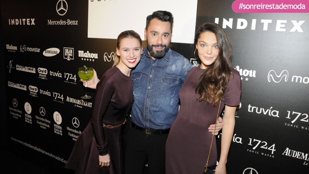 Juanjo Oliva en el Kissing con Manuela Vellés y Ana Rujas