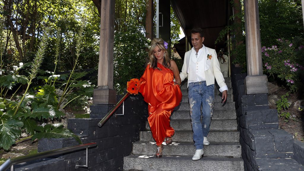 Lydia Lozano radiante en su boda con Charly