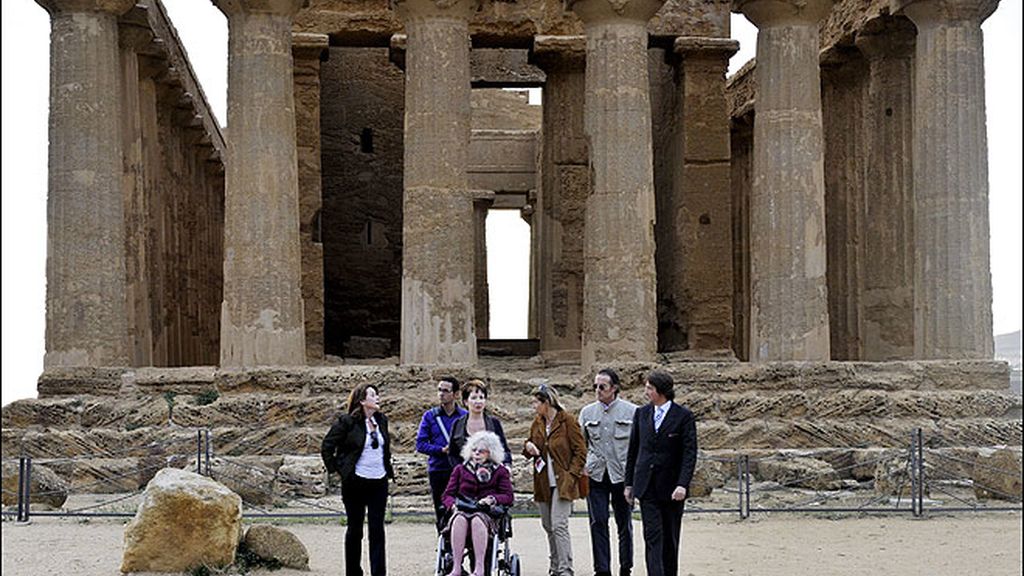 Cayetana de Alba y Alfonso Díez, de su primer baño juntos al anuncio de boda