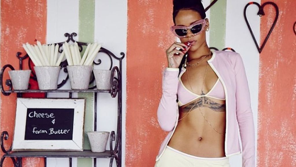 Tras nadar con tiburones, Rihanna posó en bikini