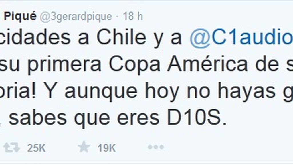 Piqué felicita a Claudio Bravo