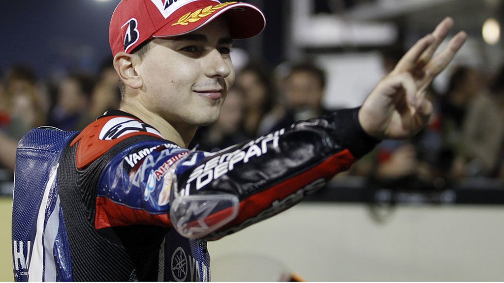 En 2011 Casey Stoner, se posiciona por delante de Lorenzo y le quita el título de campeón