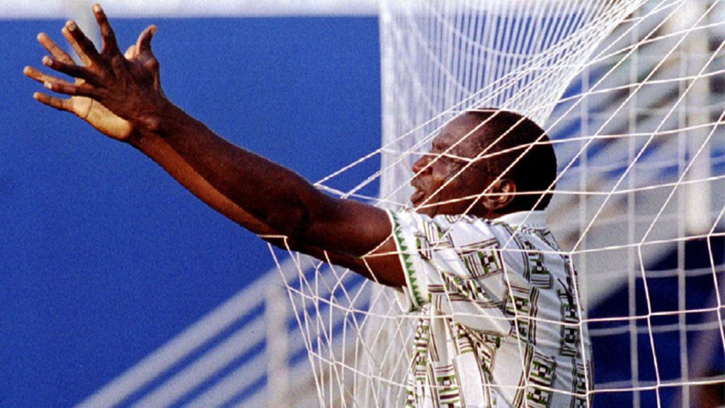 Yekini se comió la red en EEUU