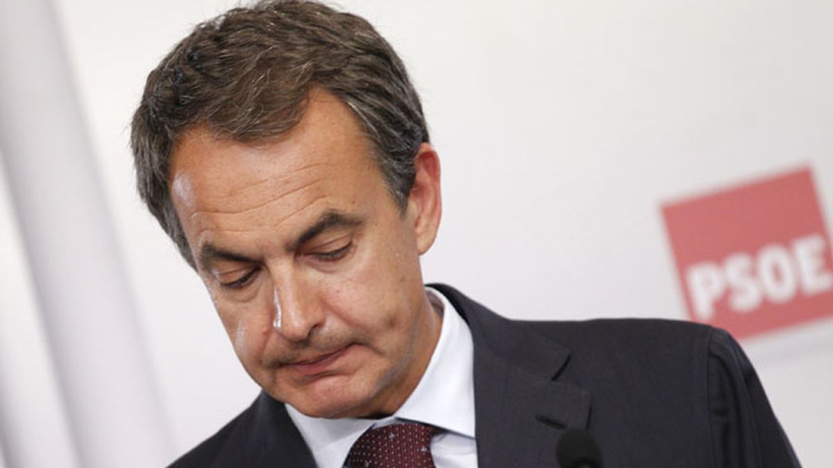 La celebración de un congreso extraordinario supondría la dimisión de Zapatero y su equipo.