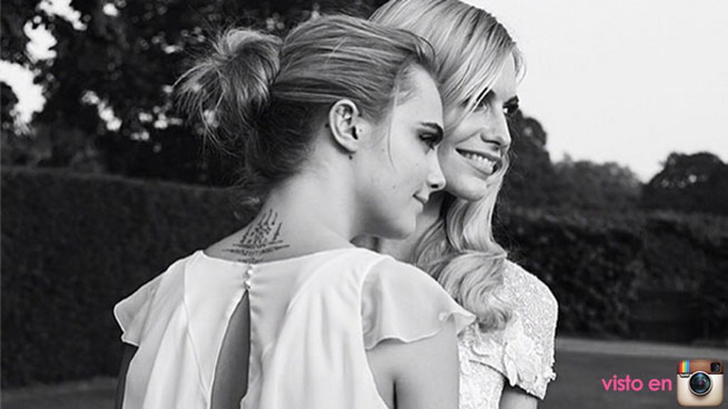 "¡Feliz cumpleaños a esta pequeña criatura!", escribía su hermana Poppy en Instagram