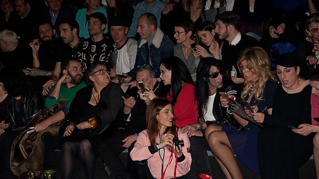 Asistentes desfile Davidelfin