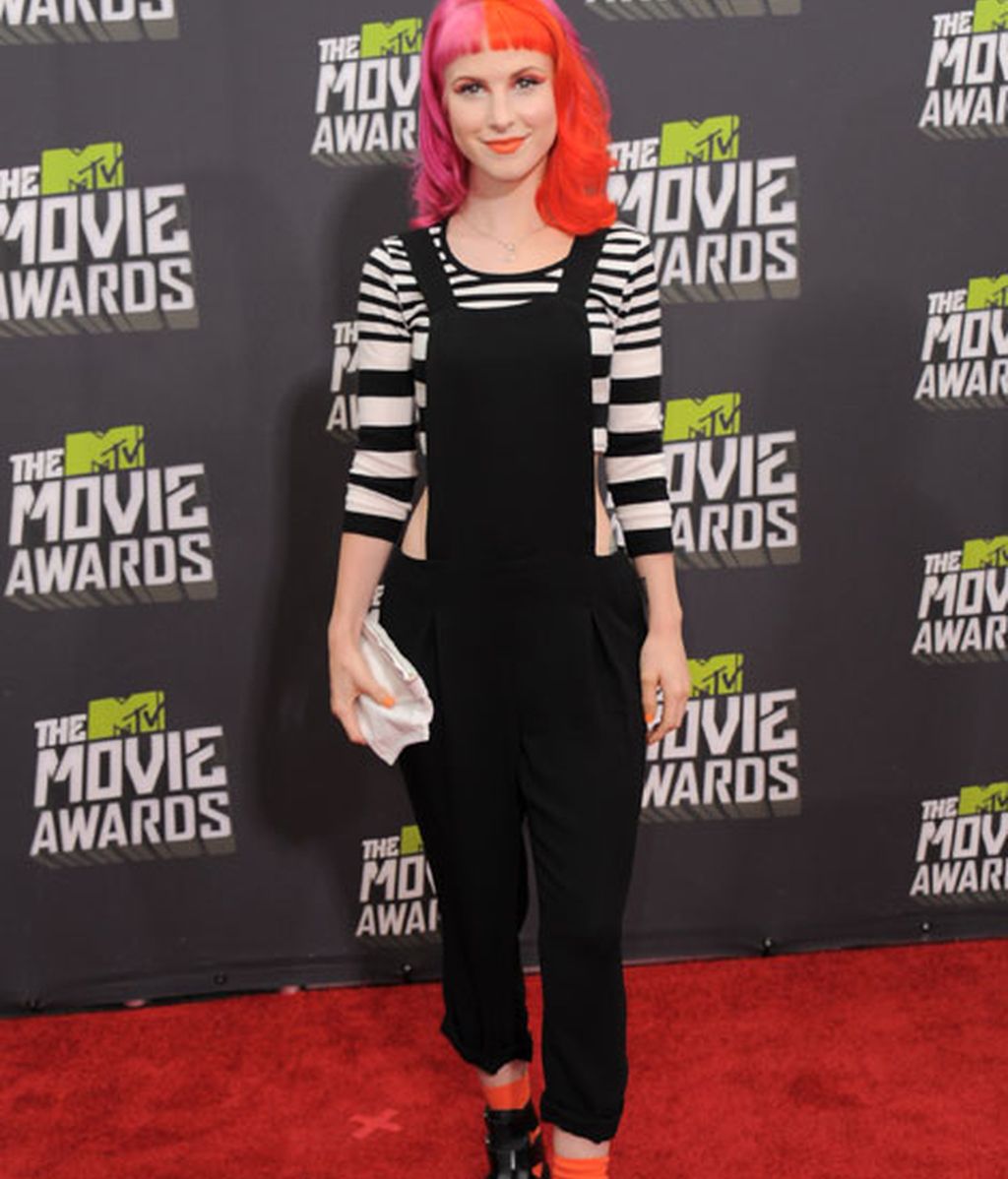 La cantante Hayley Williams llevó la moda flúor a su pelo
