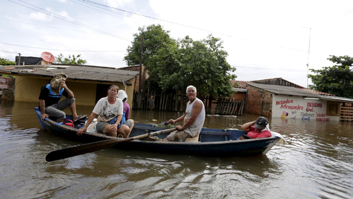 Evacuadas 120.000 personas por las inundaciones que asolan a Sudamérica