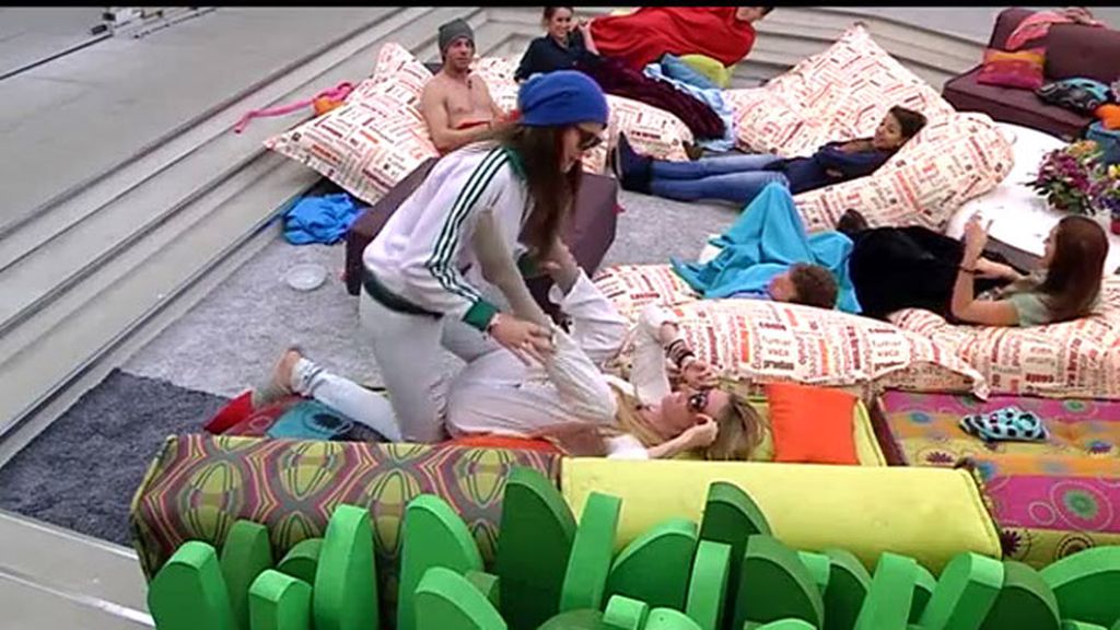 Besos, posturas y mucha tensión sexual