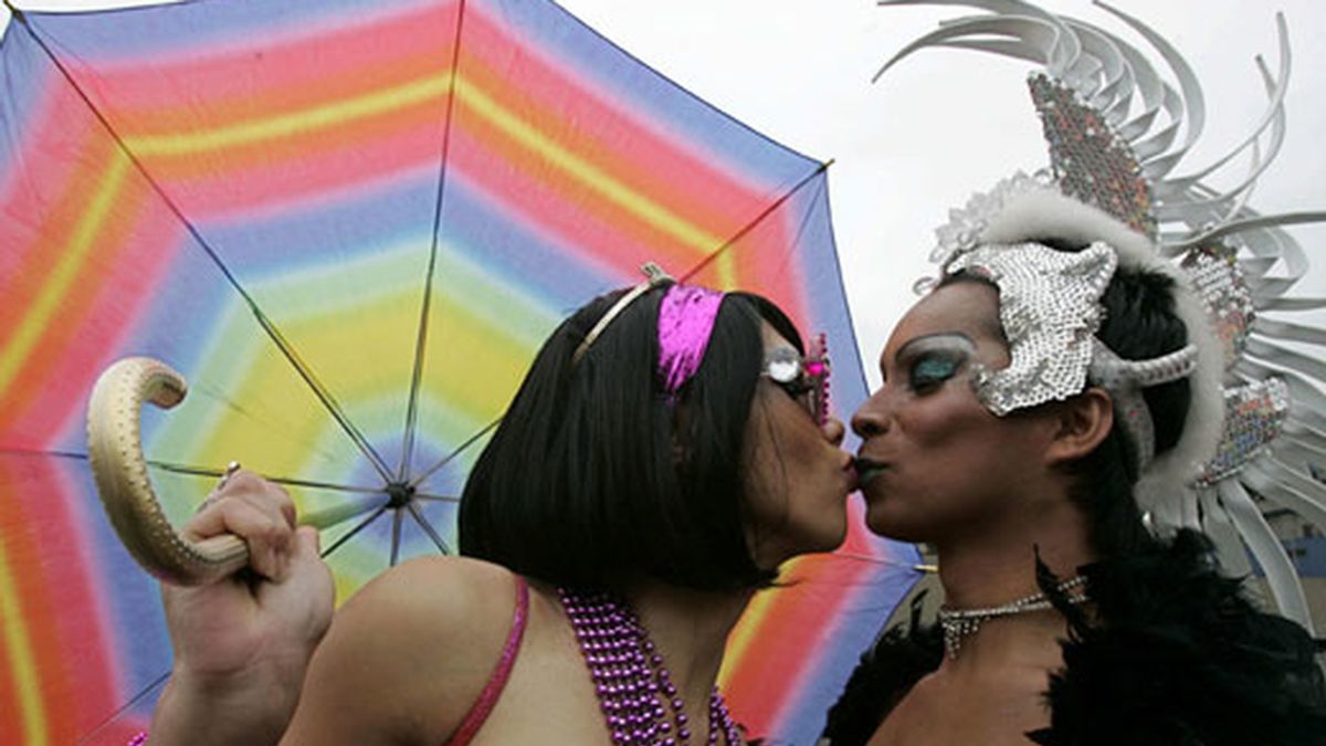 Cientos de integrantes de la comunidad Travesti, Transgénero, transexual, Lésbico, Gay y Bisexual participaron en la Marcha del Orgullo Gay realizada por las calles de México