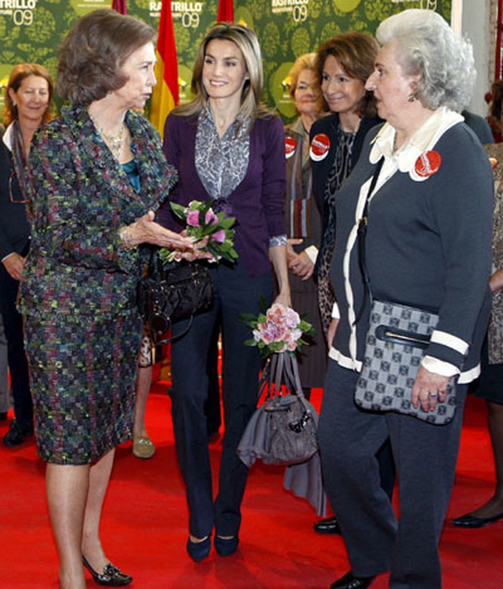 La Reina y la Princesa en el rastrillo de Nuevo Futuro