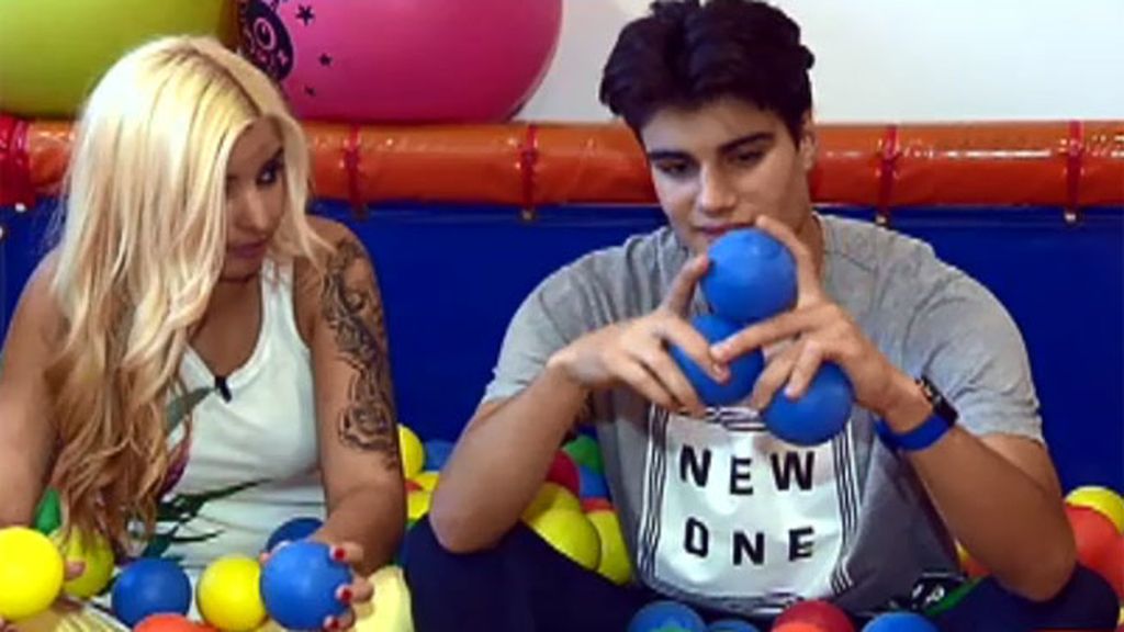 Julen besa a su tronista Laura