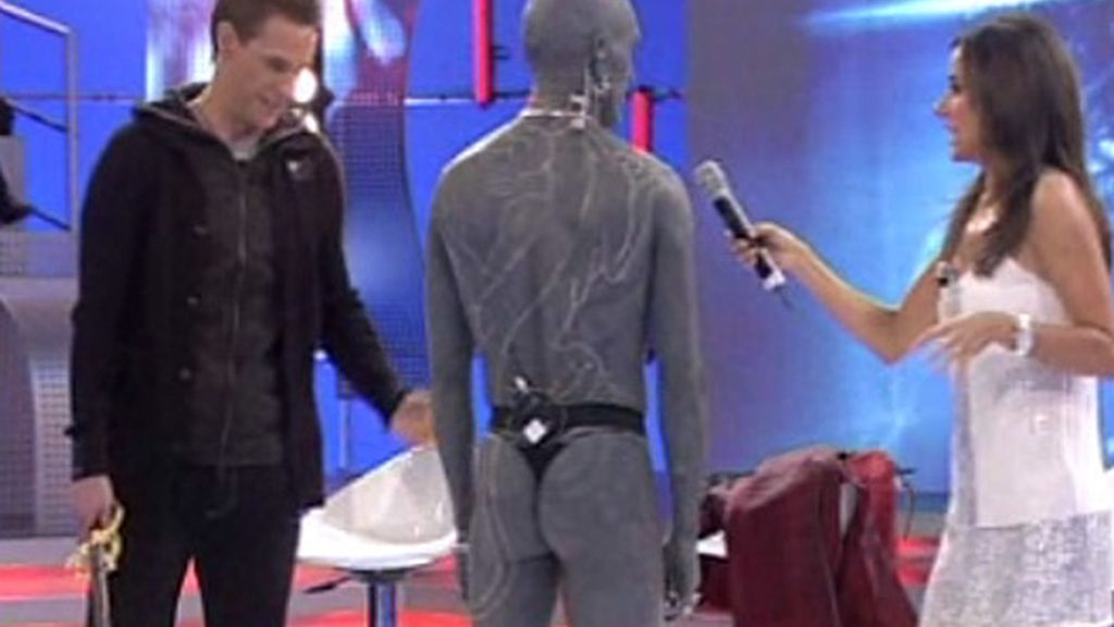 Sólo Carmen Alcayde detecta un trocito de pezón sin colorear en 100% Lucky