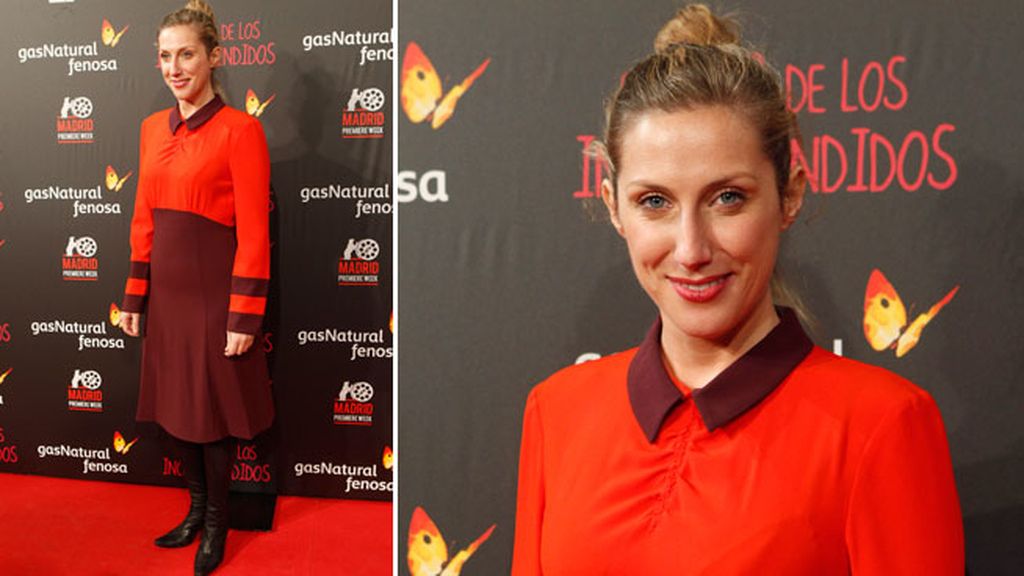 Cecilia Freire con un llamativo vestido de color naranja y burdeos