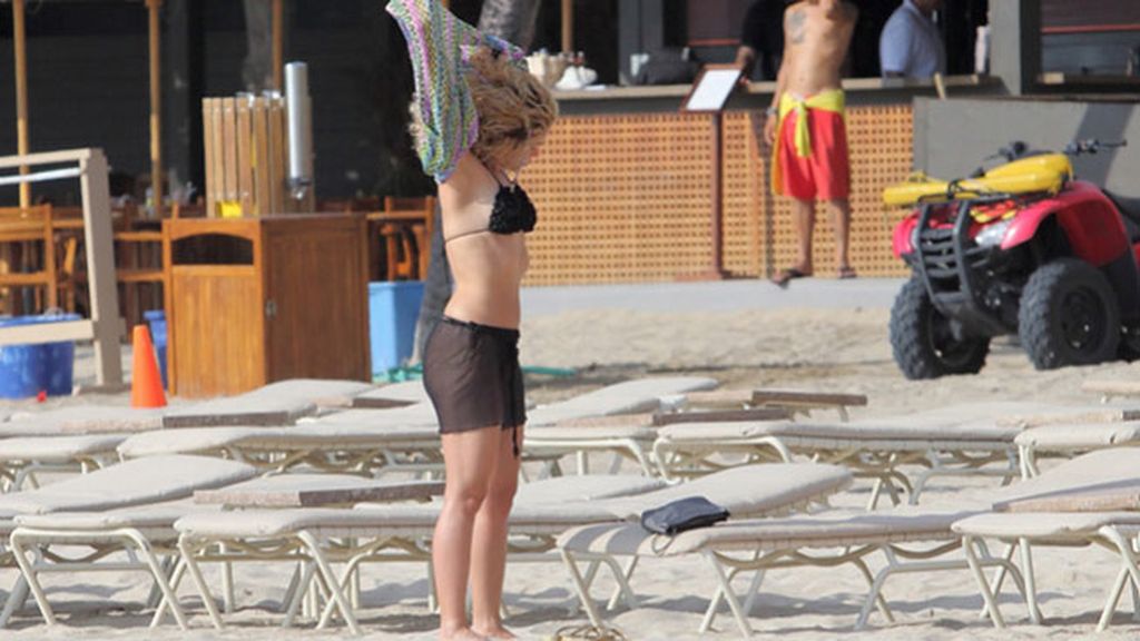 Shakira presume de vientre plano en Hawai