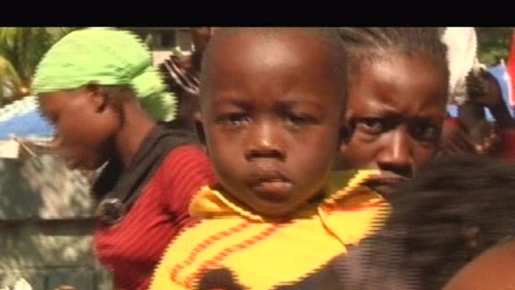 Tiembla Haití: Caos en el reparto de comida