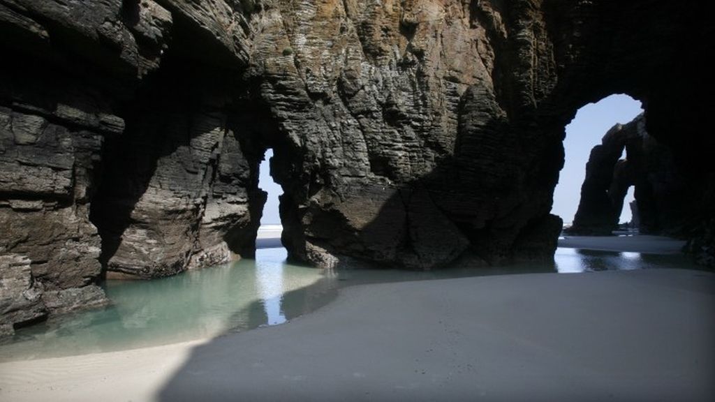 7. Playa de As Catedrais, en Lugo