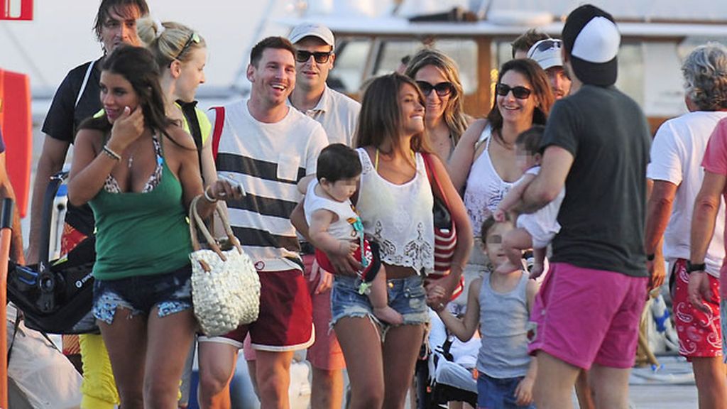 Cecs Fábregas, Messi y sus familias, juntas de vacaciones en Ibiza