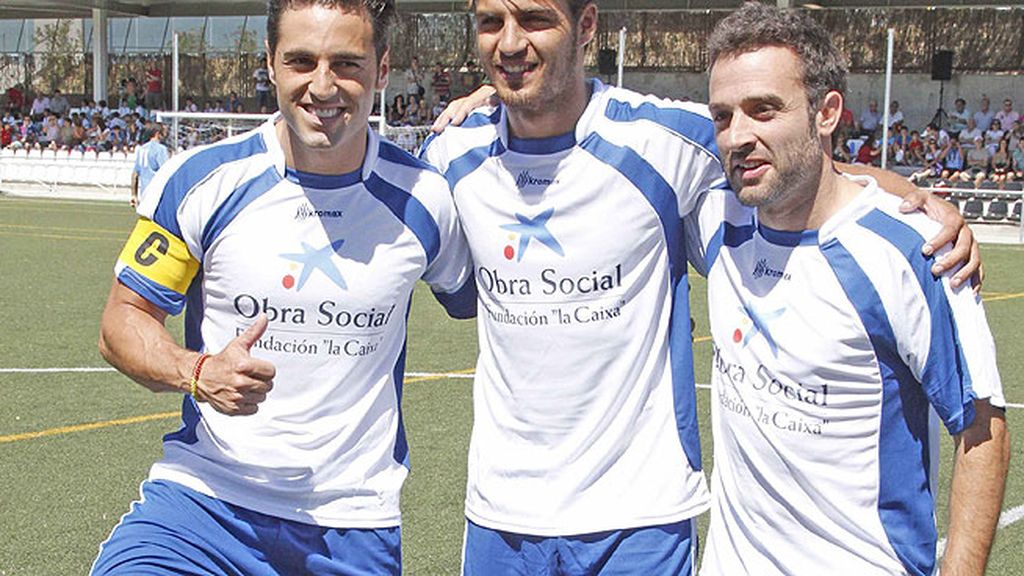 David Bustamante, Maxi Iglesias y Úrsula Corberó le meten un gol al cáncer