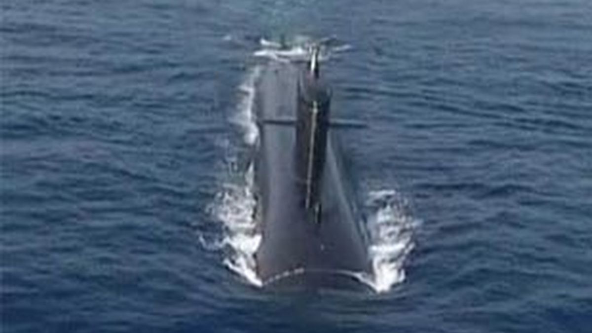 El submarino nuclear francés 'Emeraude' participa en las labores de búsqueda de las cajas negras del avión de Air France.