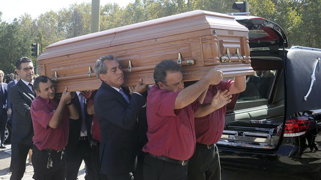 El exministro recibe sepultura en estricta intimidad